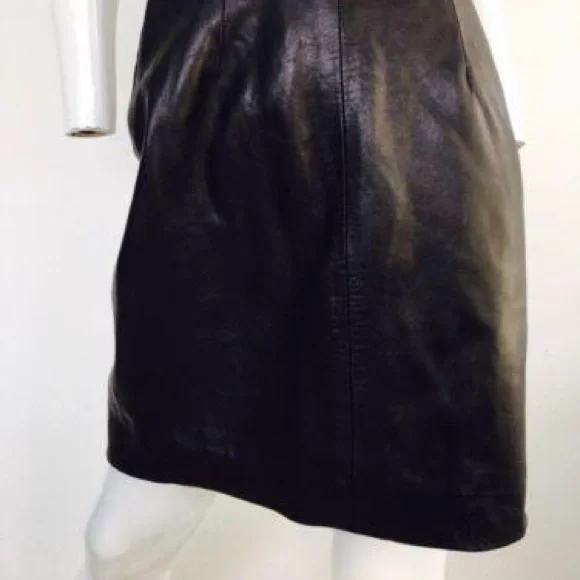 Black leather  strapless dress. 

Features a sweetheart plunge cleavage. - Picture 5 of 11